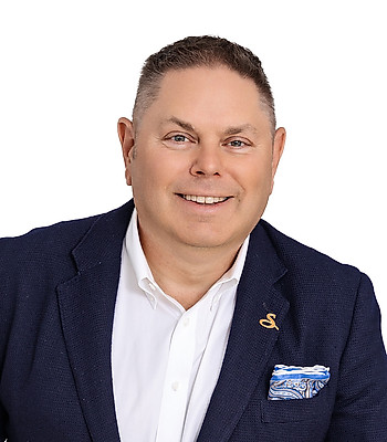 Portrait of Brad Bell, Broker Associate.